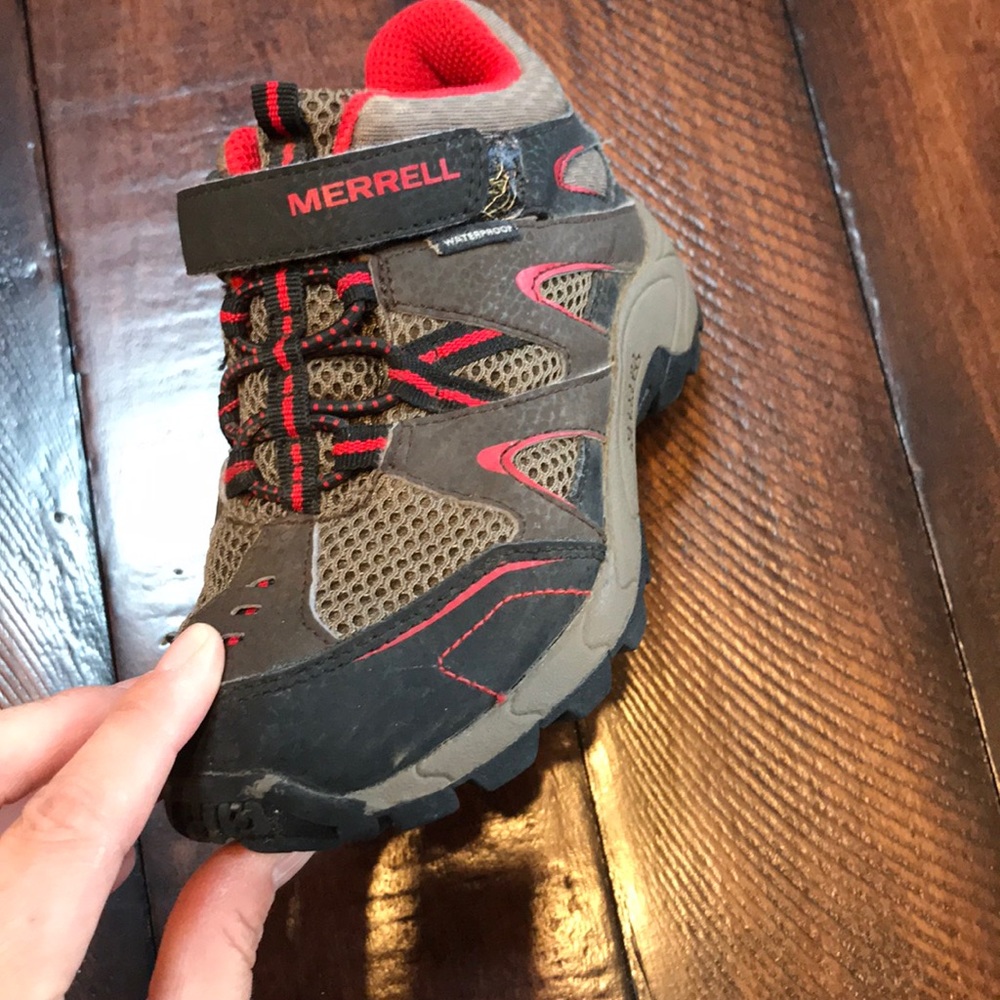 Merrell Boys hiking 🥾 Boot/ Sneaker
